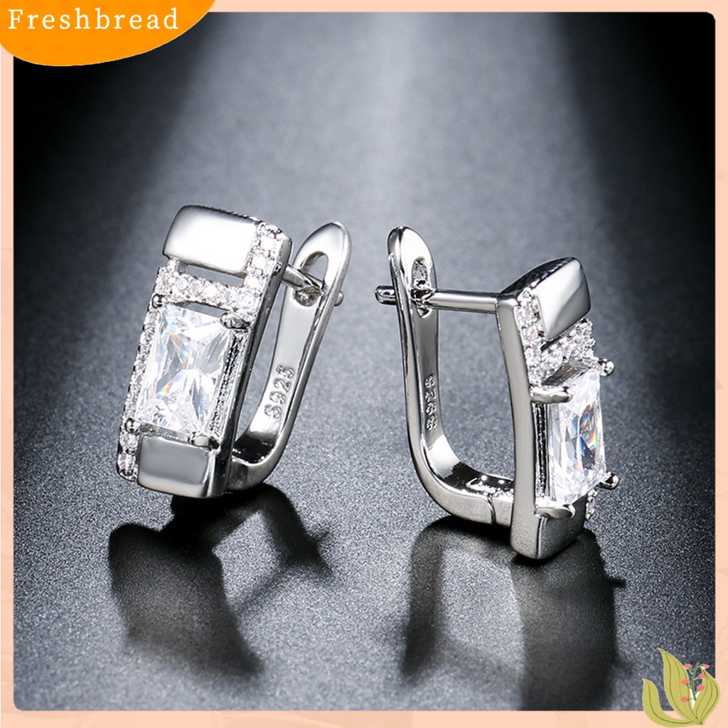 &lt; Freshbread &gt; 1pasang Anting Tusuk Bentuk Persegi Berlian Imitasi Perhiasan Fashion Penampilan Giwang Telinga Gaya Korea Untuk Pakaian Sehari-Hari