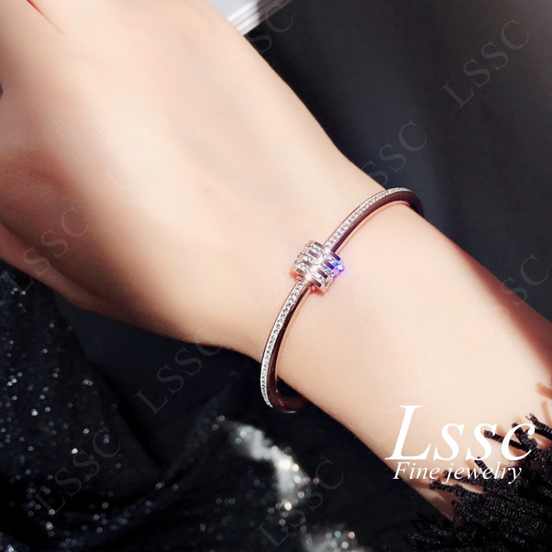 Gelang Titanium Wanita Anti Karat Permata Berlian Mewah Elegan Emas 18K Fashion Korea Dewasa Bangle Aksesoris Perhiasan