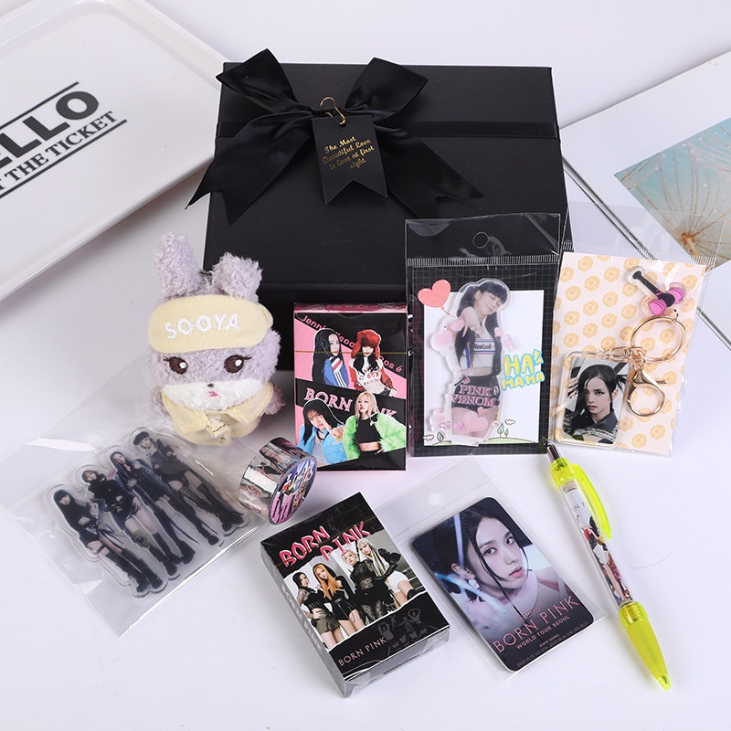 9pcs/set Blackpink Koleksi Deluxe Gift Box with BORN PINK Photocards Pendant Sticker Plush Doll Set Kotak Album Idola Korea Untuk Penggemar Blink Blackpink