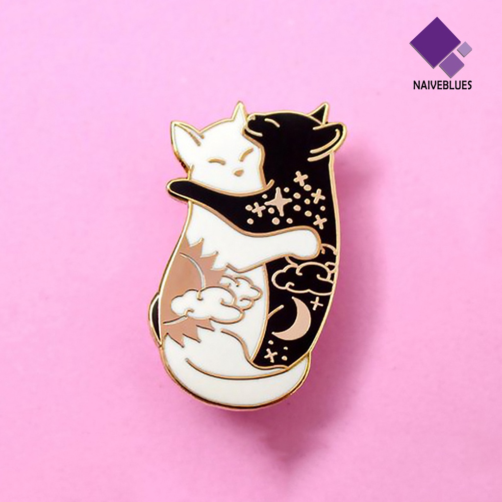 < Naiveblues > Bros Hitam Putih Hugging Cats Enamel Alloy Jaket Kerah Lencana Pin Untuk Pakaian