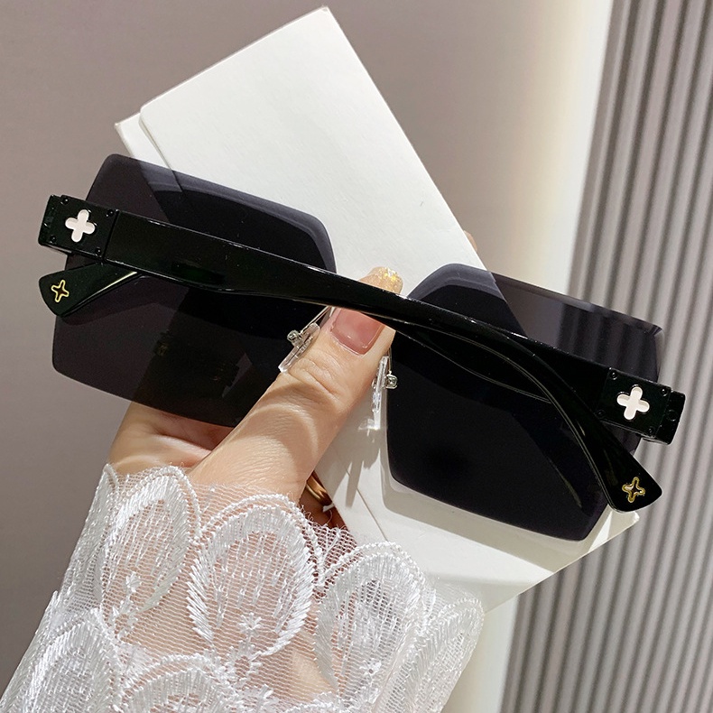 Kacamata Hitam Fashion Square Aesthetic Shades Untuk Wanita/Pria Metal Frame Sunglasses Eyewear