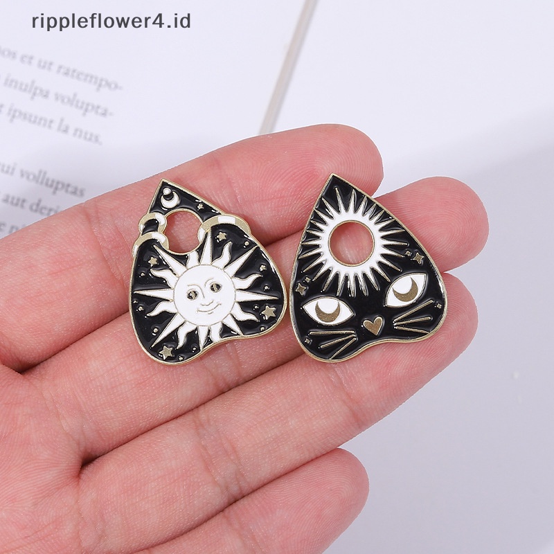{rippleflower4.id} Witchcat Matahari Bulan Kucing Ouija Enamel Pin Bentuk Hati Bros Kerah Lencana Hitam Punk Gothic Perhiasan Hadiah Untuk Teman Anak~