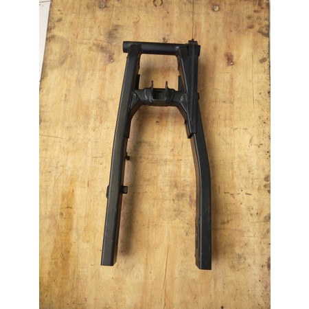 swing arm All CBR CBR 150R fi . New CBR 150R facelift .Original swing arm.arem
