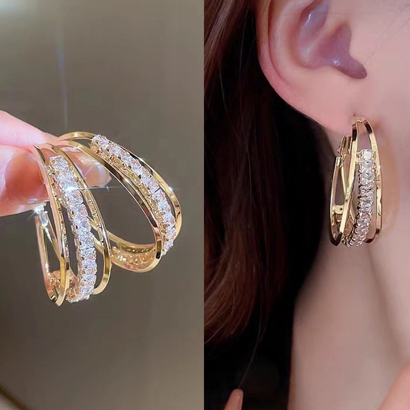 Gaya Baru Berlian Imitasi Unik Mode Logam Hoop Niche Temperamen Anting Elegan