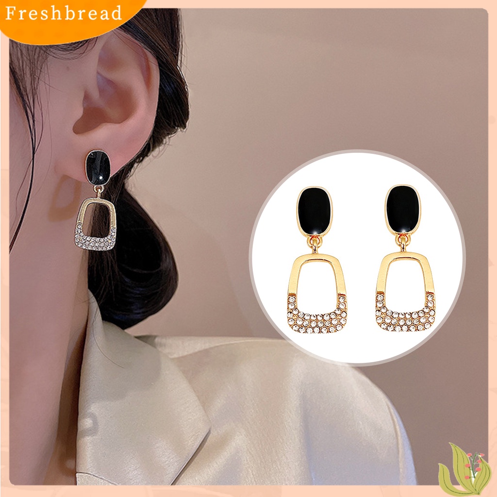 &lt; Freshbread &gt; 1pasang Drop Earrings Geometris Berongga Persegi Elegan Berlian Imitasi Tertanam Berlian Imitasi Bertatahkan Perhiasan Fashion