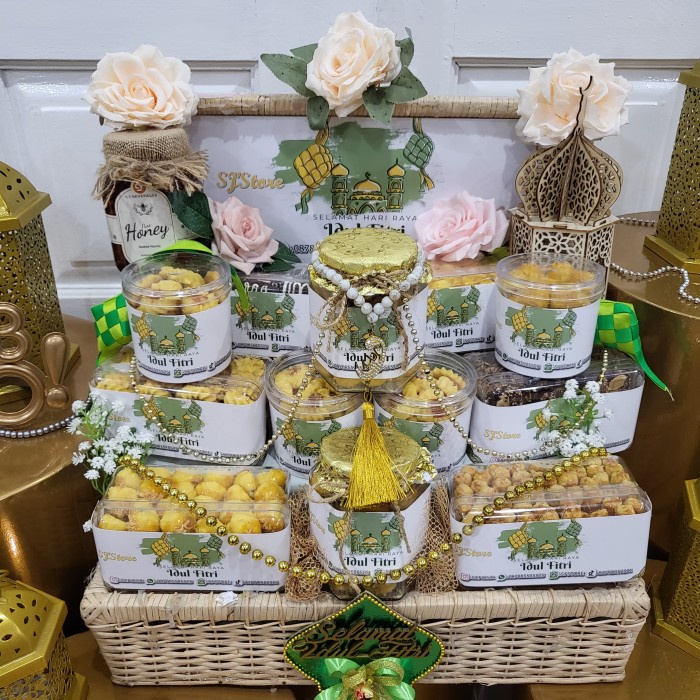 

Paket Dekorasi Lebaran Idul Fitri Hampers Parcel Hadiah Kue Kering 077