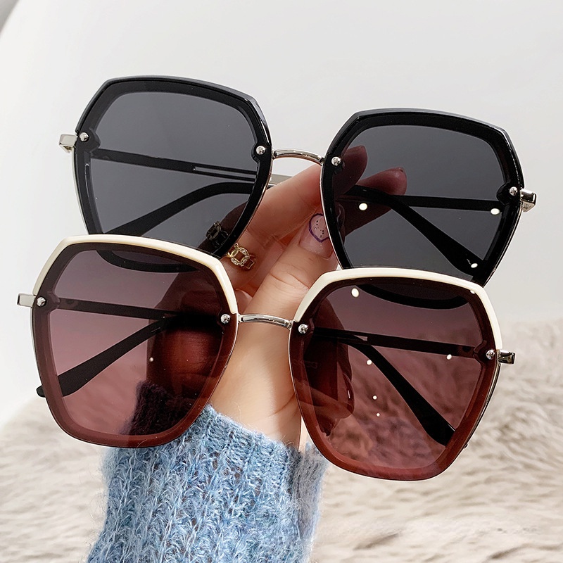 (YUZHU) Vintage Fashion Metal Frame Sunglasses Untuk Wanita Mode Barat Oversized Frame Sunscreen Sunglasses