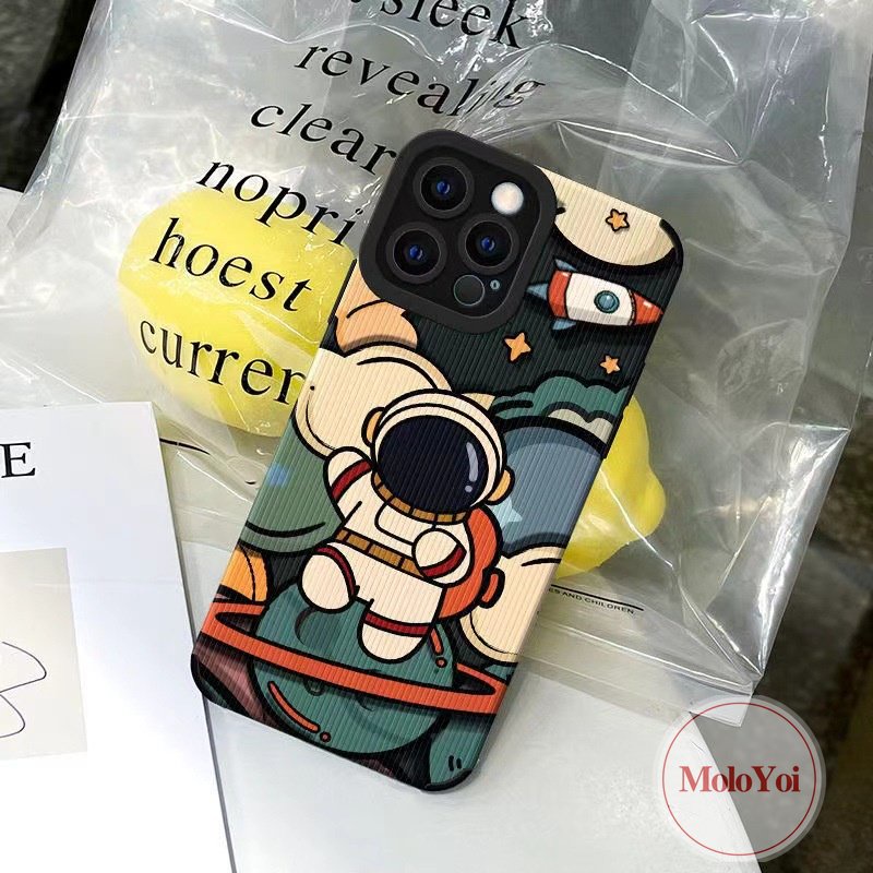 IPHONE Stiker Tekstur Kulit Lembut Shockproof Case Kompatibel Untuk Iphone11 14 13 12 Pro MAX 7Plus XR X XS MAX 8plus7 8 Plus Merek Trendi Kartun Lucu NASA Space Astronot Cover