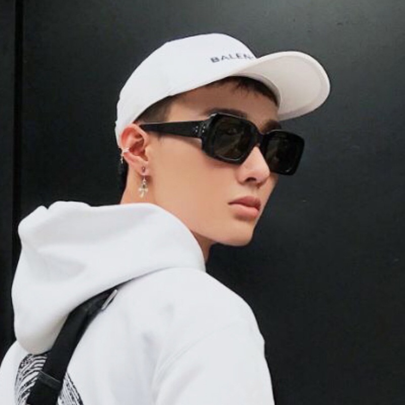 New Fashion Trendy Vintage Kacamata Klasik Retro Square Frame Sunglasses Unisex Serbaguna Unik Perjalanan Persegi Panjang Kacamata Matahari Keren Populer Punk Hip-Hop Eyewear