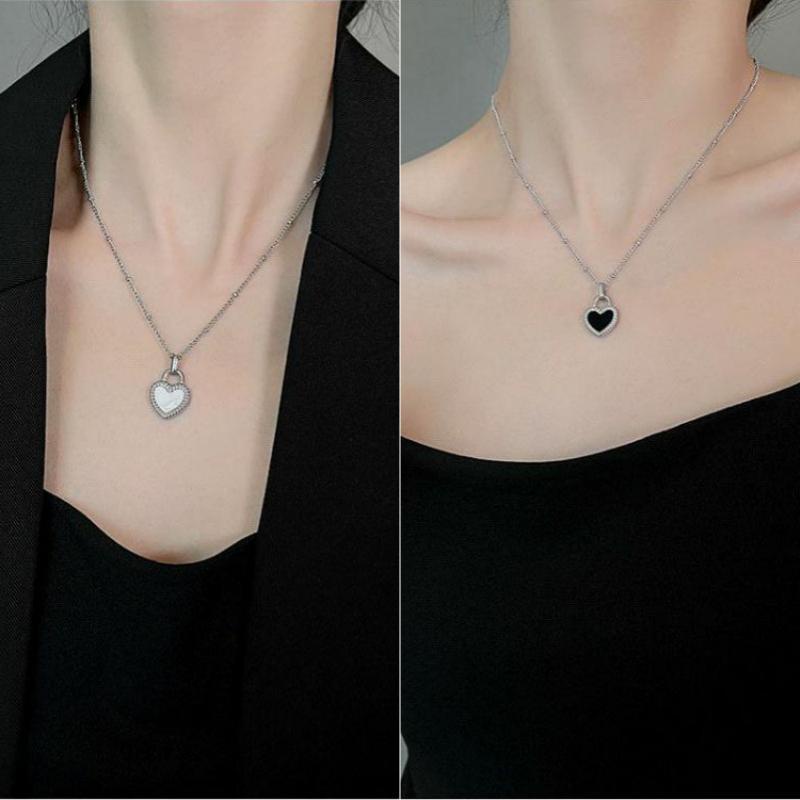 18k Emas anti Karat Kalung titanium Wanita Dua Sisi Hitam Dan Putih peach Jantung Liontin Aksesoris