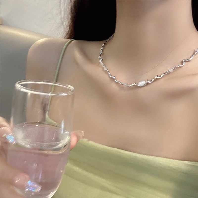 Opal Jahitan Tidak Teratur~Kalung Perempuan Niche Desain High-End Gelombang Sederhana Melengkung Kalung Influencer