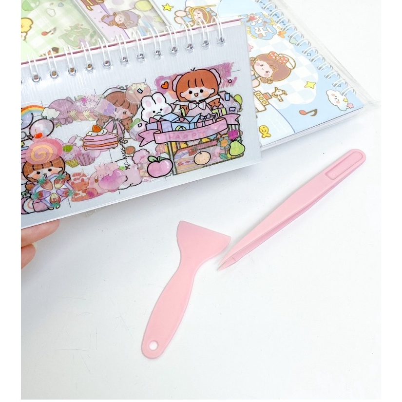 

Buku Album Spiral Sticker Book Notebook Sticker + Pinset Penjepit + Perata Spatula Scraper Momo Schedule Book 25 X 10 CM