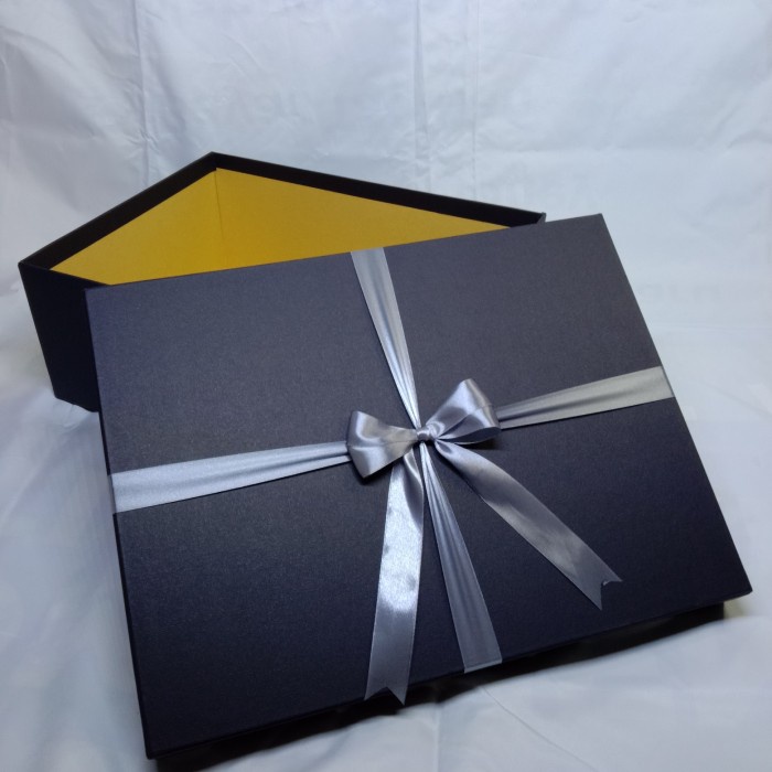 

Kotak Hadiah / Kotak Kado / Kotak Box / 40x30x15 cm / Berpita - Merah