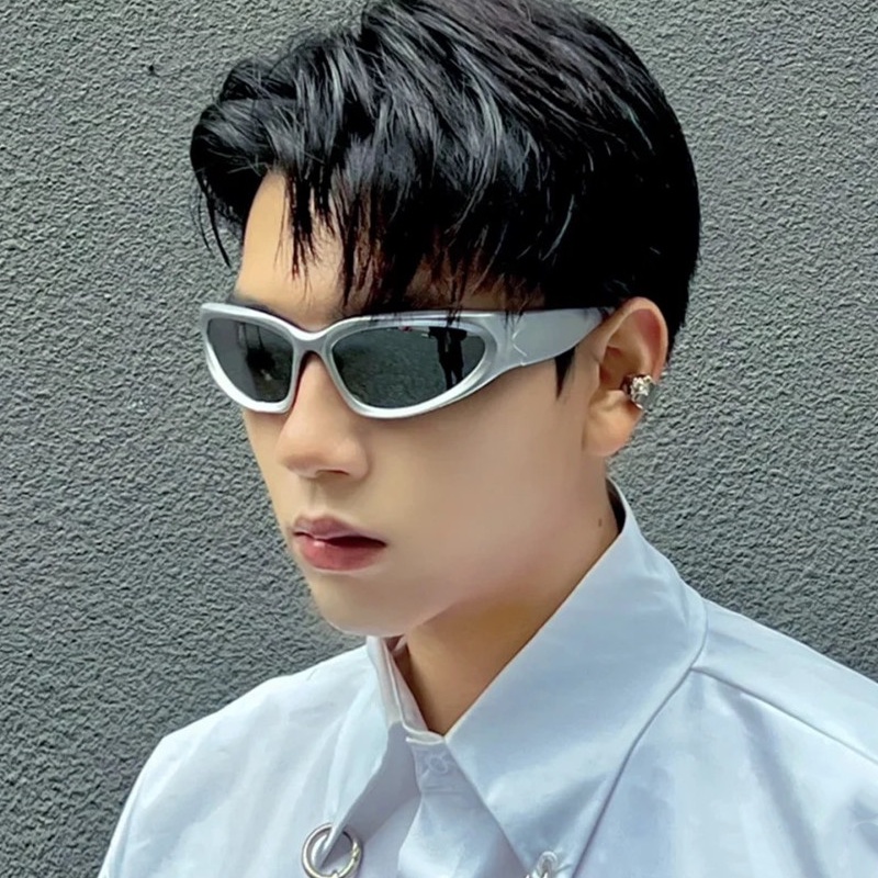 Magic789 Cool Grey Lens Silver Cat Eye Frame Sports Sunglasses Untuk Wanita Pria Trendi Outdoor UV Blocking Eyeglasses Punk Driving Sun Glasses Everyday Eyewear