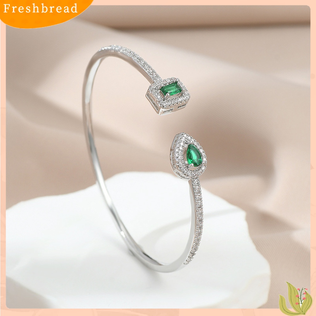 &lt; Freshbread &gt; Wanita Bangle Pembukaan Adjustable Faux Emerald Elegan Hypoallergenic Berlian Imitasi Tertanam Perempuan Bangle Fashion Perhiasan