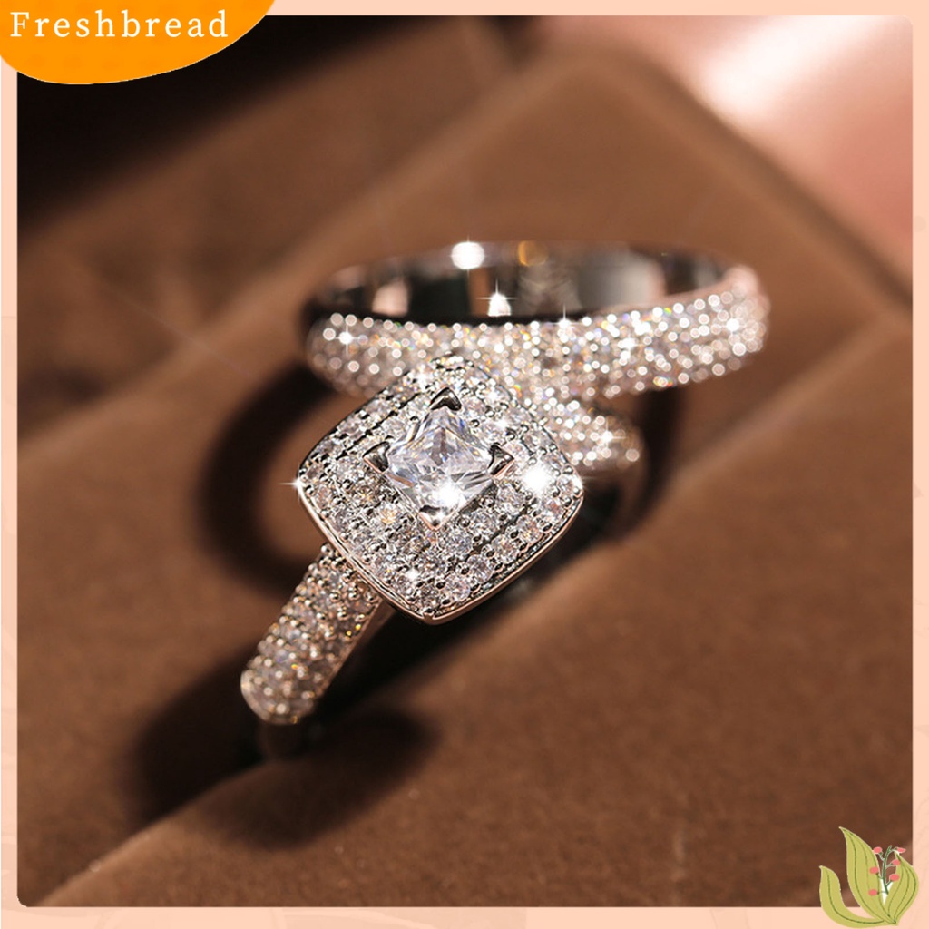 &lt; Freshbread &gt; 2 Pcs Wanita Cincin Mewah Berlapis Mengkilap Persegi Berlian Imitasi Berkilau Berdandan Hadiah Wanita Jari Cincin Perhiasan Pernikahan Aksesori Busana