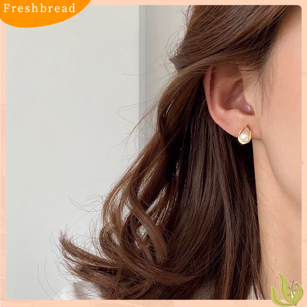 &lt; Freshbread &gt; 1pasang Anting Wanita Gaya Perancis Retro Elegan Berlapis Emas Hypoallergenic Hadiah Fashion Perhiasan High Gloss Faux Pearl Cross Ladies Earrings Untuk Pesta