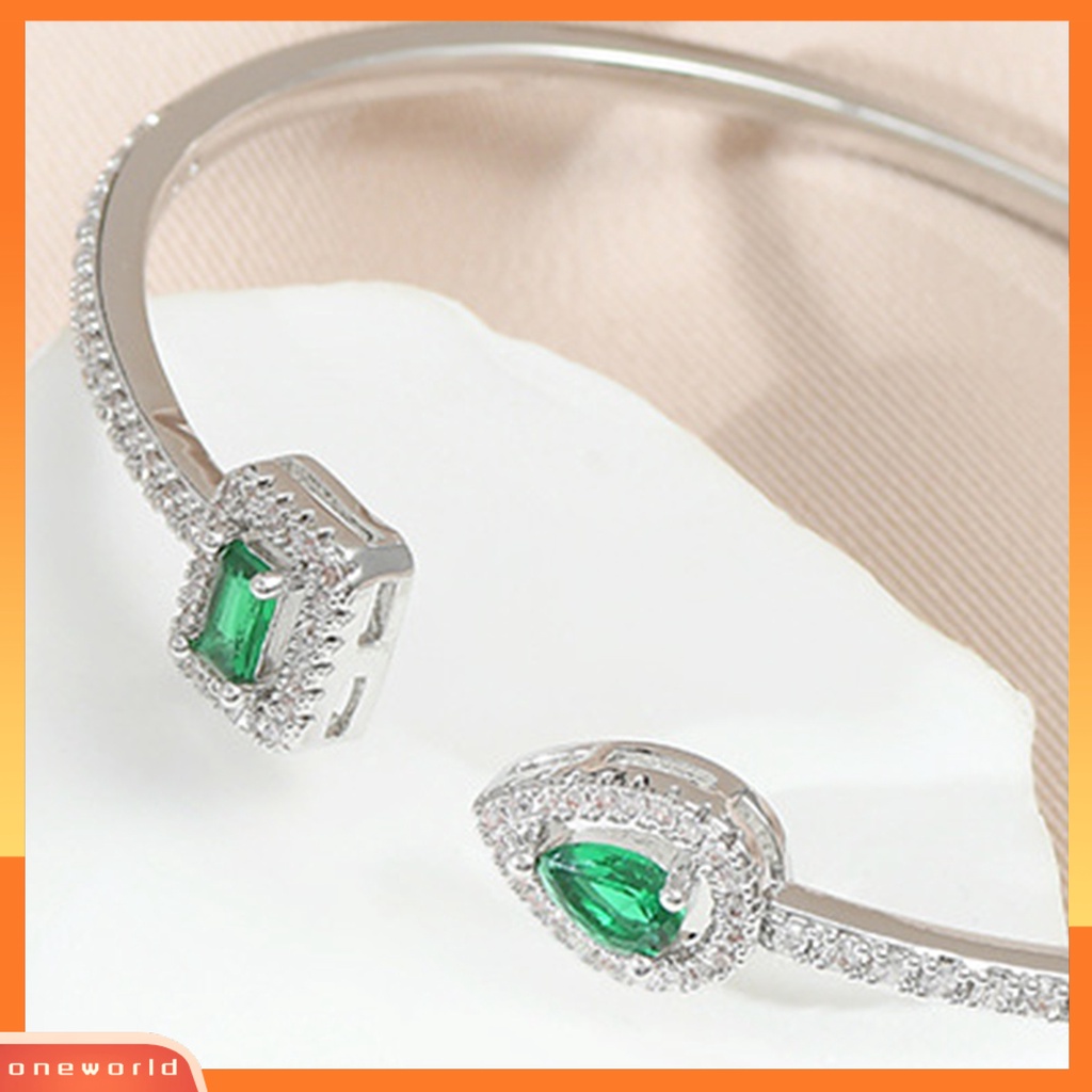 [EONE] Wanita Bangle Pembukaan Adjustable Faux Emerald Elegan Hypoallergenic Berlian Imitasi Tertanam Perempuan Bangle Fashion Perhiasan