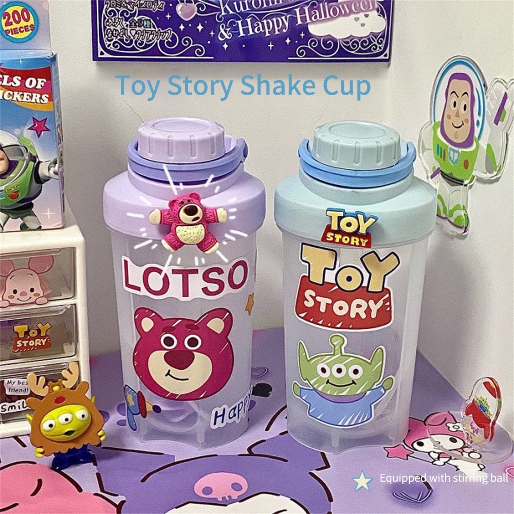 Disney Disney Toy Story Cangkir Air Kapasitas Besar Beruang Stroberi Alien Olahraga Cangkir Goyang Siswa Kartun Pot Air Plastik Hadiah Cangkir Kecantikan Tinggi