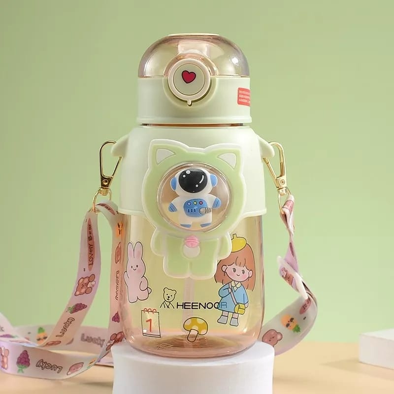 Botol Minum Boneka Kartun Tenteng Putar &amp; Klik Free Stiker Lucu Transparan 700ML