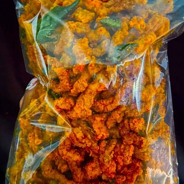 

KERIPIK USUS PEDAS DAUN JERUK 1KG KHAS NGABRET