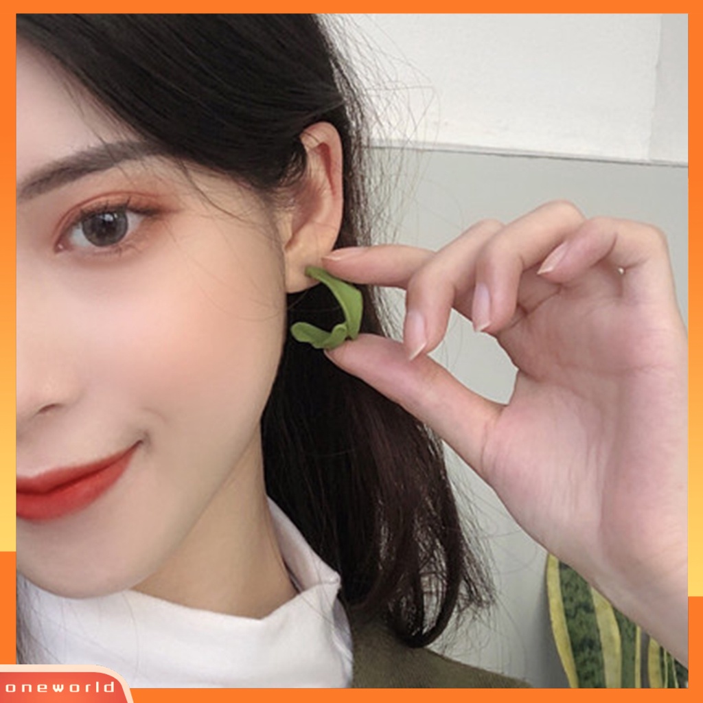 [WOD] Ear Stud Pengerjaan Halus Eye-catching Tidak Alergi Menawan Indah Telinga Ornamen Tahan Luntur Musim Panas Hijau C Shape Stud Earrings Untuk Pacaran