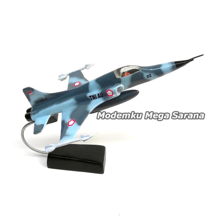 Diecast Miniatur Pesawat Tempur F-5 Tiger TS-0502 20x14x6 cm Pajangan