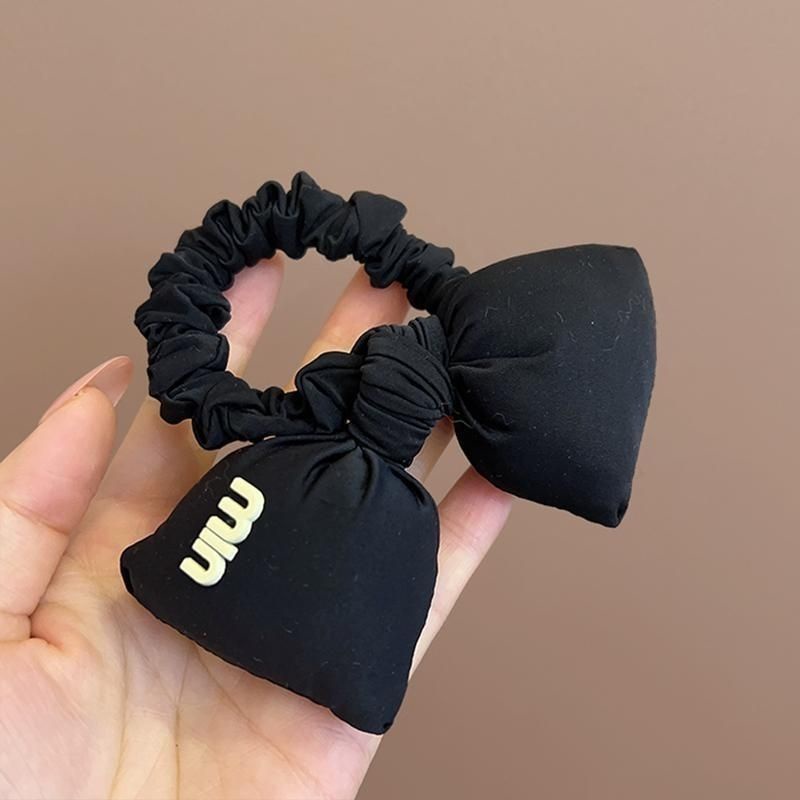 Pita rambut wanita korea  dengan kain abjad M barang import dengan harga grosir