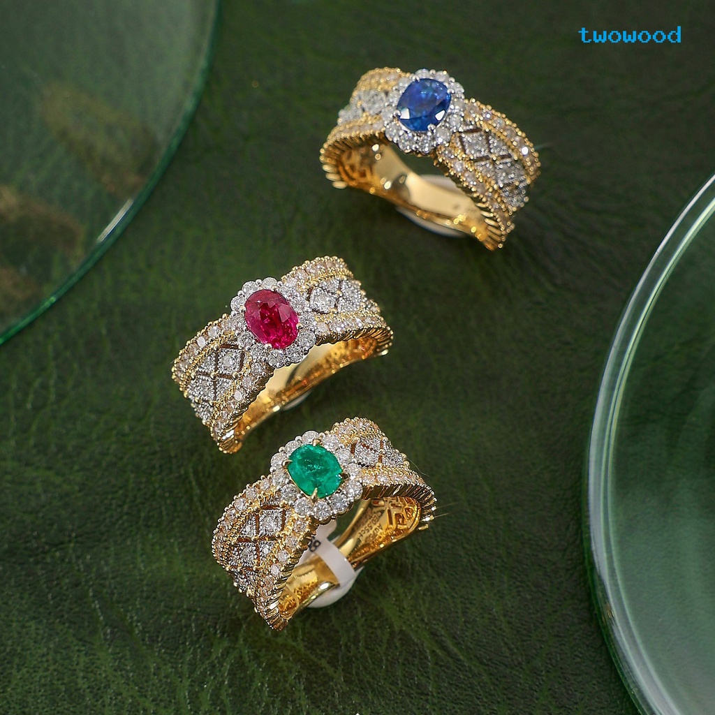 Twowood Bertekstur Ukir Emas Renda lace two-tone gold diamond-studded emerald ring