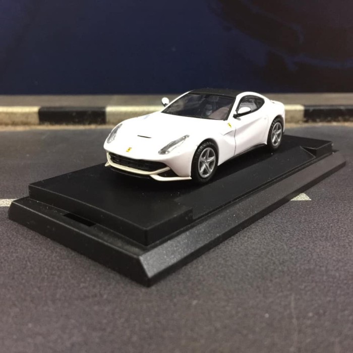 Kyosho Colourful Model Ferrari F12 Berlinetta Putih