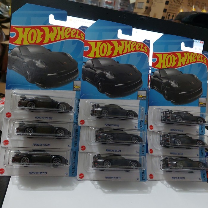 hotwheels Porsche 911 GT3 hitam