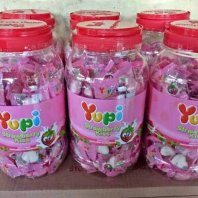 

PERMEN YUPI STRAWBERRY KISS JAR / TOPLES - ISI 125-130PCS exp 2024