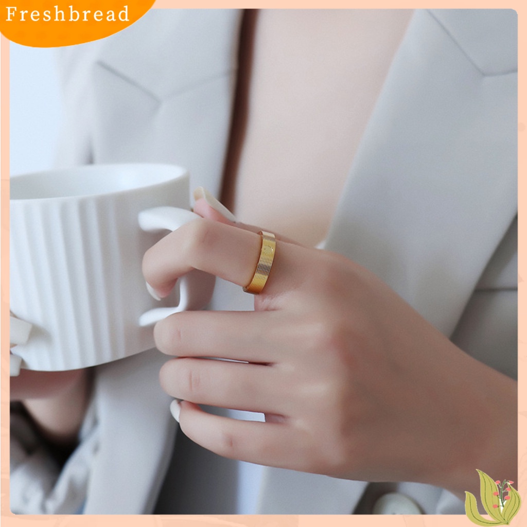 &lt; Freshbread &gt; Cincin Buku Jari Tahan Luntur Elektroplating Nomor Ukiran Temperamen Hypoallergenic Menghias Permukaan Halus Baja Titanium Jari Emas Cincin Perhiasan Aksesoris