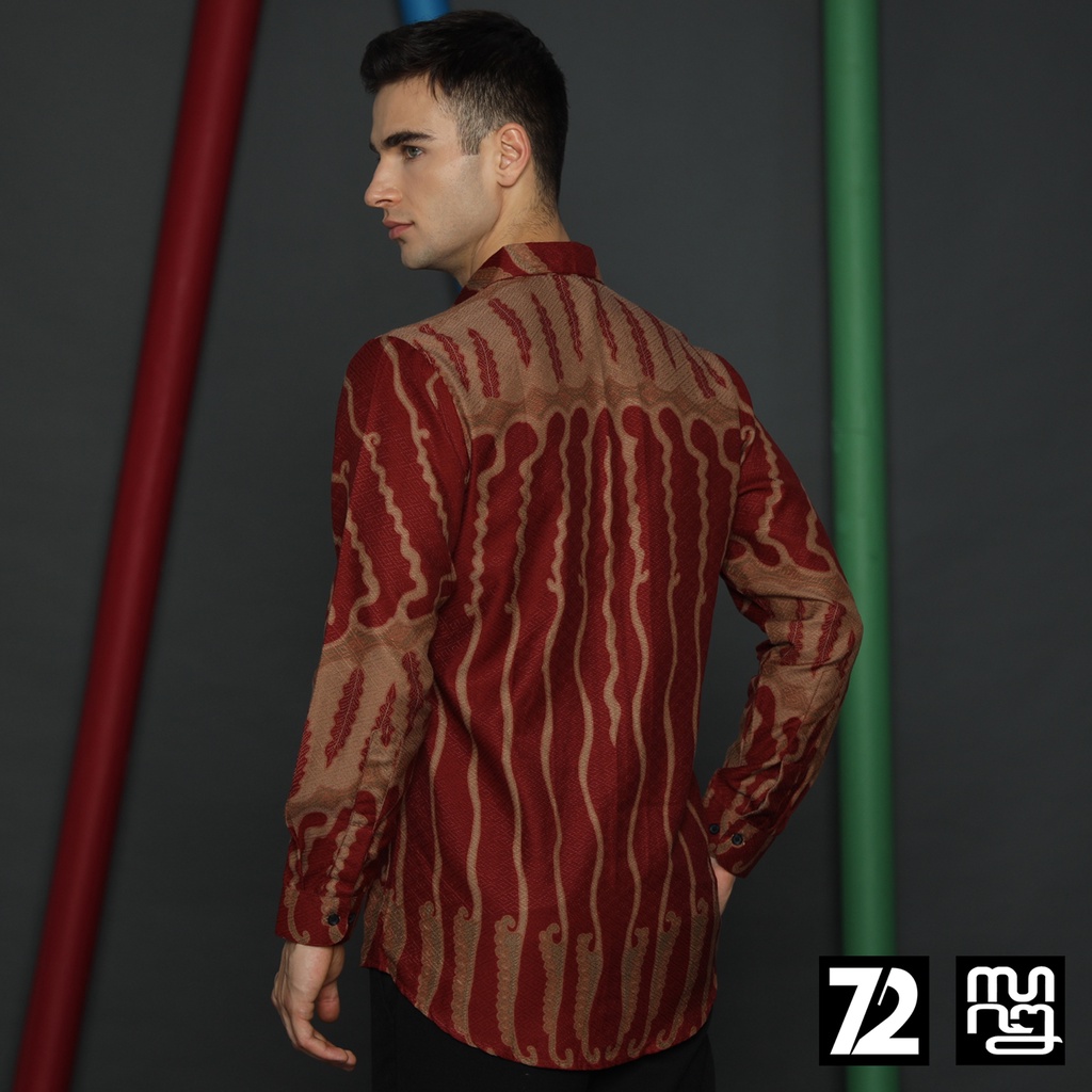 KEMEJA BATIK PRIA LENGAN PANJANG Kemeja Dobby Slimfit Motif Medousa Warna Merah Maroon 723537 Cap 72 - Baju Kemeja Atasan Pakaian Setelan Batik Pria Cowok Laki Laki Remaja Keluarga Kantor Lengan Panjang Modern Slimfit Slim Fit Premium Kekinian