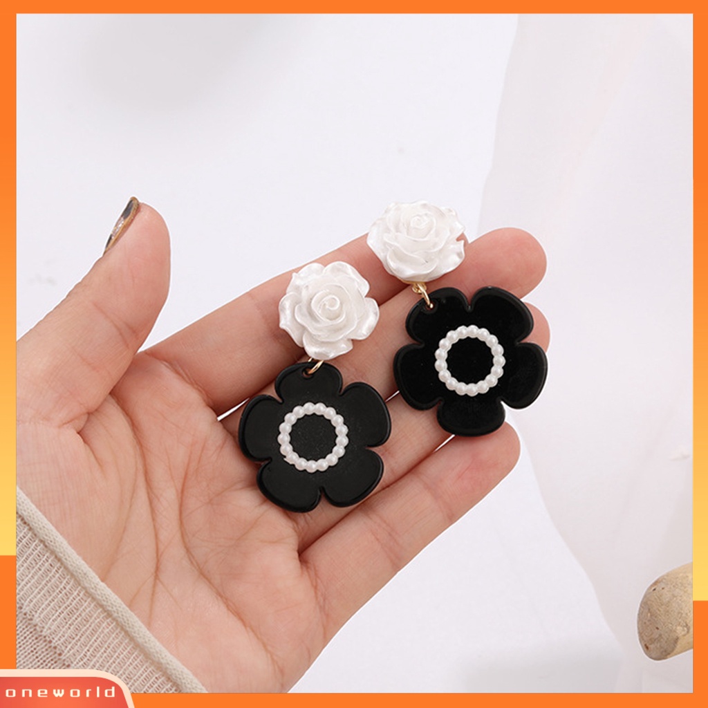 [EONE] 1pasang Anting Menjuntai Pola Bunga Retro Berlebihan Temperamen Electroplating Dekorasi Geometris Bunga Camelia Mutiara Imitasi Stud Earrings Perlengkapan Kostum