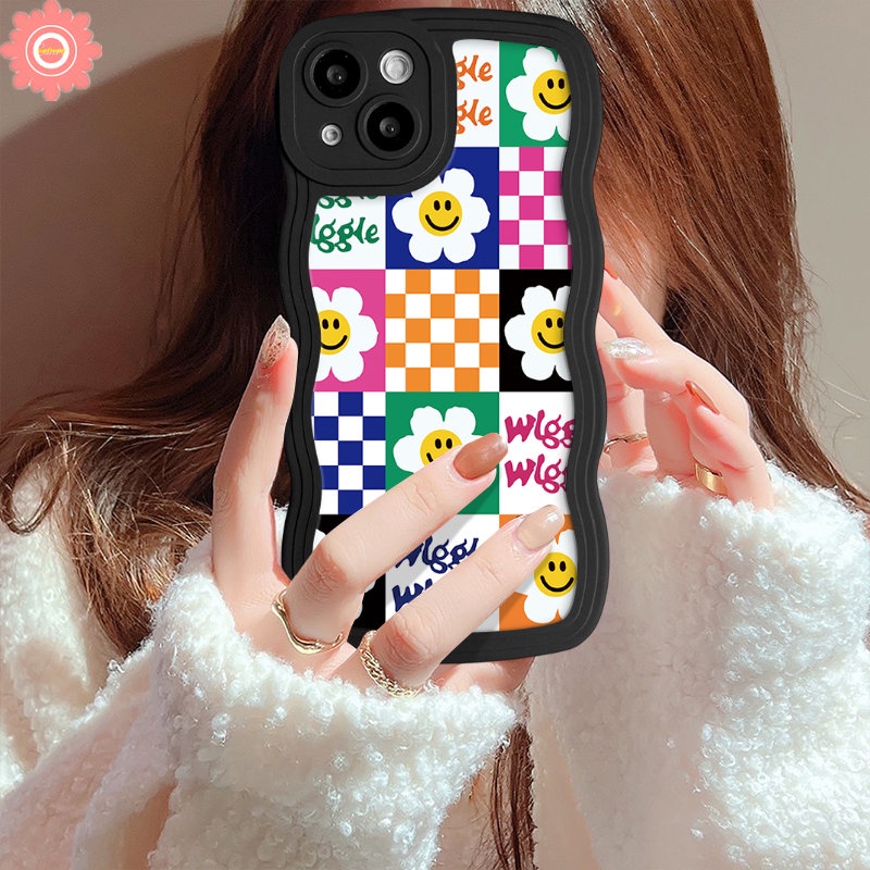 Checkerboard Smile Flower Cute Phone Case Kompatibel Untuk iPhone 7Plus XR 11 14 13 12 Pro Max 6s 7 8 6 14 Plus XS Max X SE 2020 Kartun Crayon Shin-chan Lembut Bergelombang Penutup Tepi