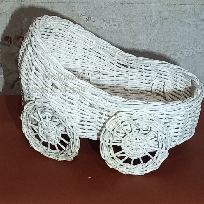 

keranjang serbaguna bentuk kereta baby dari rotan