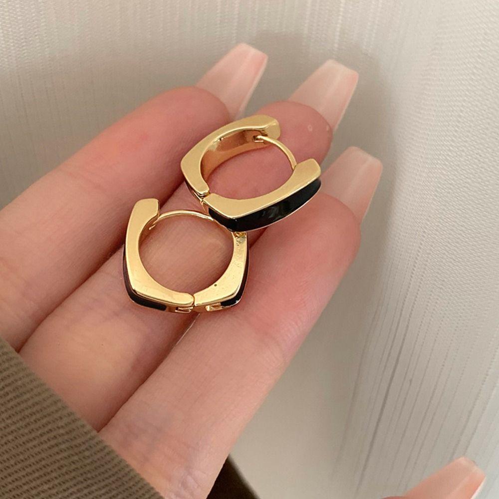 Needway Wanita Anting Hoop Minimalis Halus Desain Niche Fashion Perhiasan Gadis Hadiah Bentuk Persegi Gaya Korea Earrings