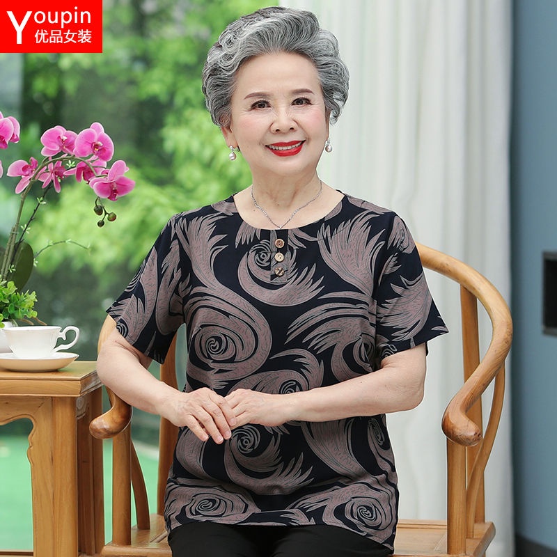 Kain Sutra Berlengan Pendek Milik Nenek Nenek Tua Yang Dicetak Kaos Ibu-ibu