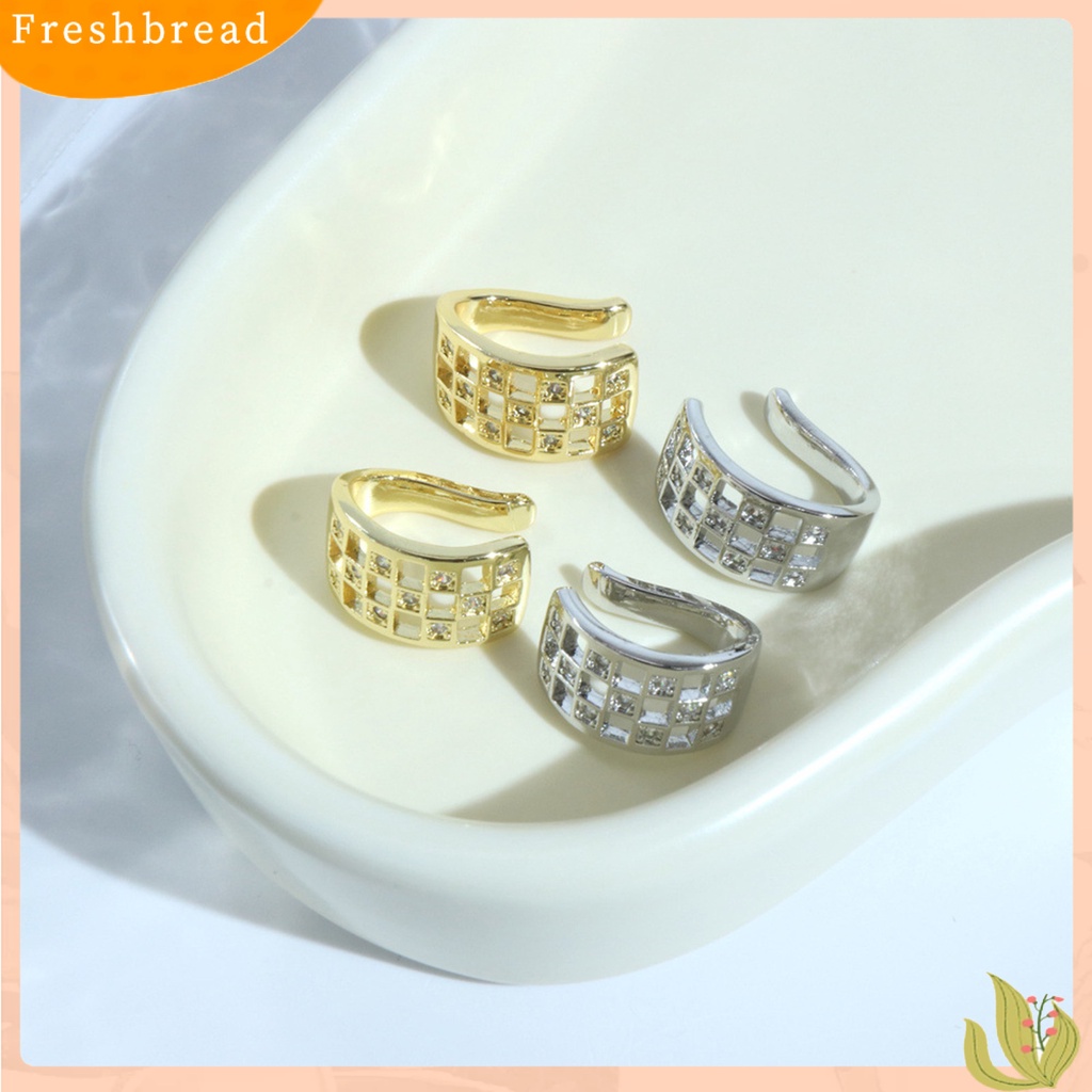 &lt; Freshbread &gt; 1pasang Anting Wanita Desain Kotak-Kotak Kepribadian Berongga Temperamen High-end Dress Up Hypoallergenic Non Piercing Telinga Klip Anting Perhiasan Fashion