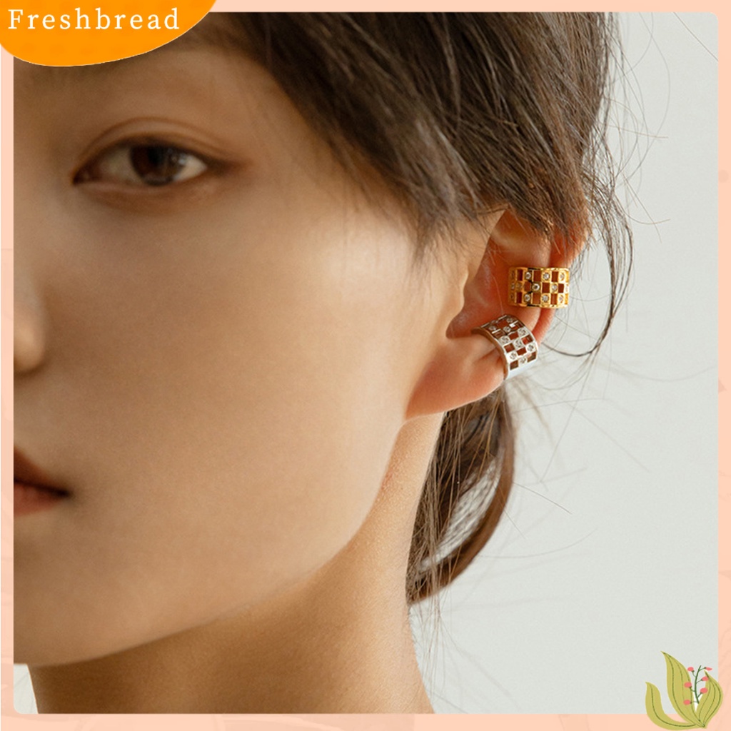 &lt; Freshbread &gt; 1pasang Anting Wanita Desain Kotak-Kotak Kepribadian Berongga Temperamen High-end Dress Up Hypoallergenic Non Piercing Telinga Klip Anting Perhiasan Fashion