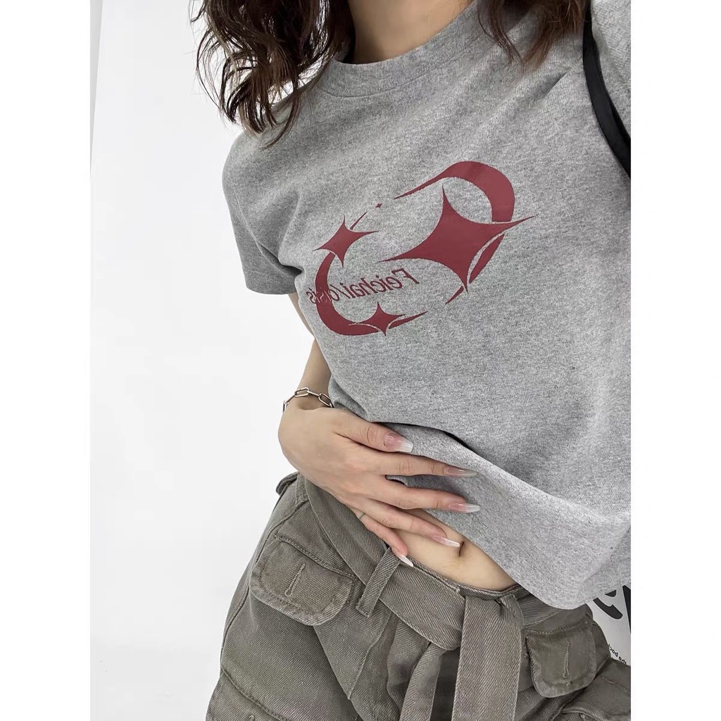 Red T-shirt lengan pendek dicetak gaya Amerika wanita musim panas 2023 versi Korea baru dari gaya bf hot girl slim slim short top ins