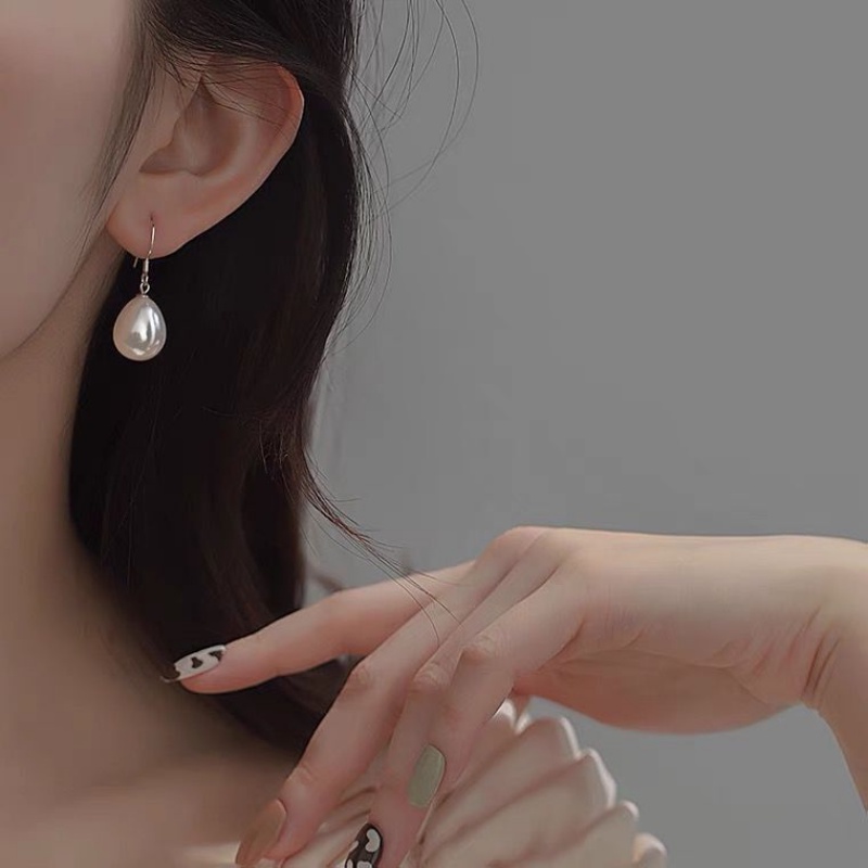 Anting Mutiara Sederhana Korea Anting Tetesan Air Retro Wanita Kelas Tinggi Anting Elegan Anting Pejantan Perak