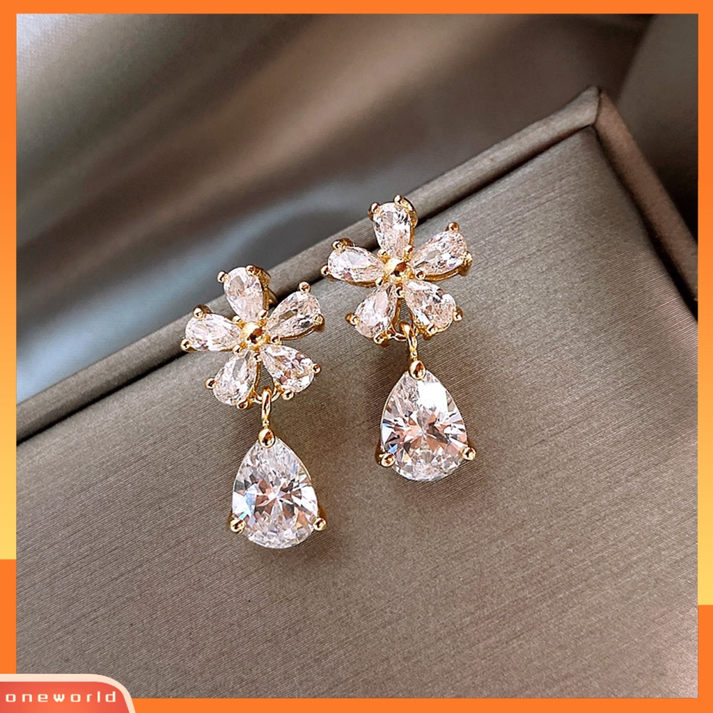 [ONE] 1pasang Anting Pejantan Bening Tetesan Air Emas Elegan Mewah Berlian Imitasi Hias Bunga Menjuntai Anting Fashion Perhiasan