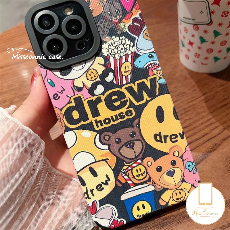 IPHONE Casing Rumah Drew Merek Trendi Kompatibel Untuk Iphone11 13 14 12 Pro Max Xr7 8 Plus X XS Max 7Plus Kartun Lucu Grafiti Beruang Smiley Tekstur Mewah Kulit Lembut Silicon Cover