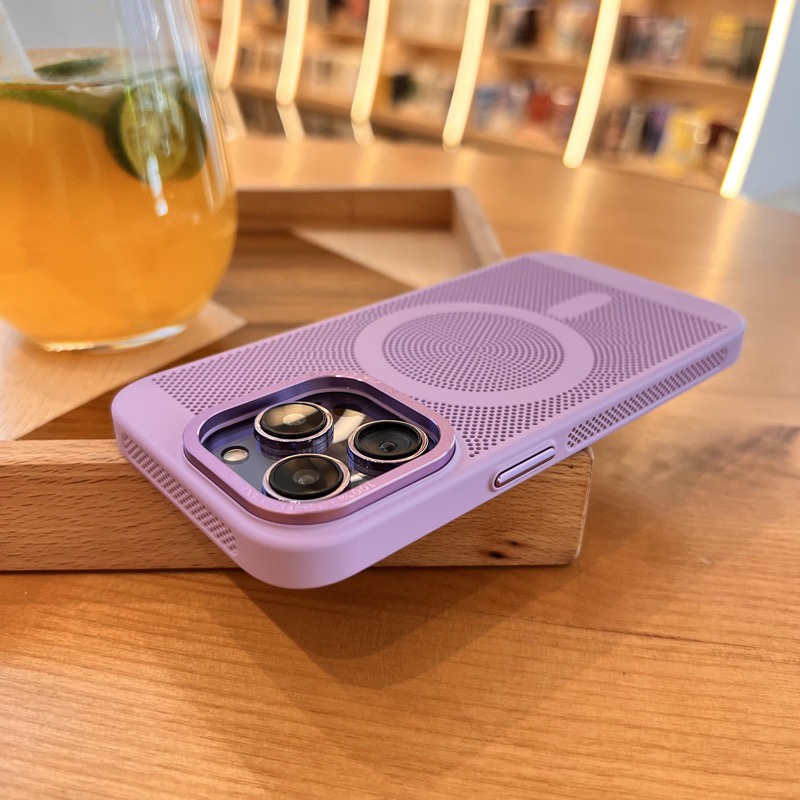 The new model is suitable for Phone case iPhone 14 13 12 PRO MAX cooling magnetic phone case and anti drop protection to prevent overheating of your phone. Case