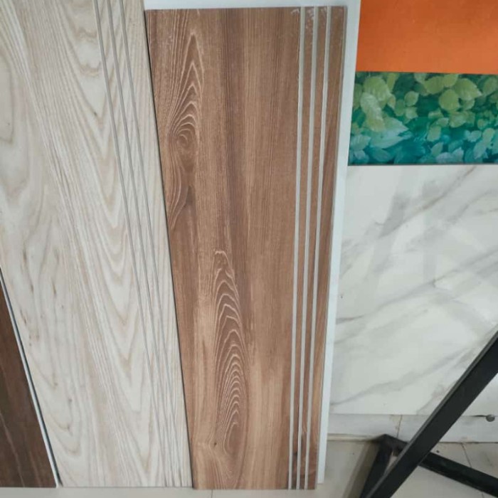 GRANIT KERAMIK ANAK TANGGA 30X90 20X90 MOTIF KAYU CUSTOM UKURAN