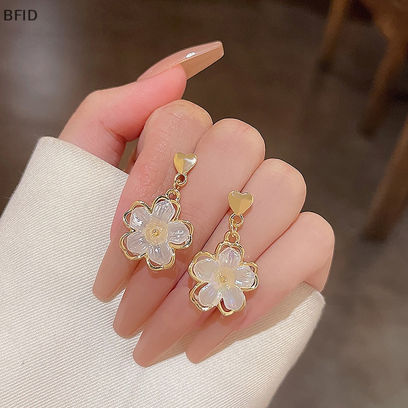 [BFID] Resin Bunga Pejantan Anting Korea Fashion Temperamen Perempuan Perhiasan Cantik Elegan Sederhana Gadis Manis Aksesoris Wanita [ID]