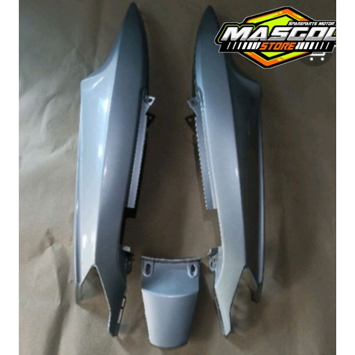 Cover body Belakang kanan kiri Mio Sporty / Mio Smile silver