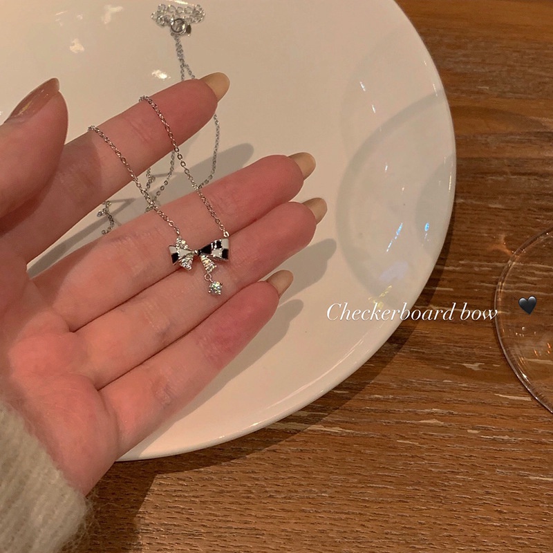 Jepang Korea ins Kotak-Kotak Busur Kalung Wanita Cahaya Mewah Gaya Baru Klavikula Rantai Niche Desain Kalung